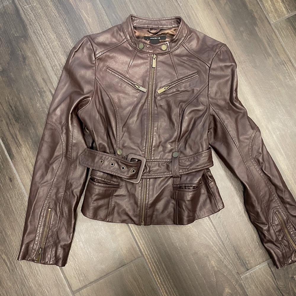 Brown short leather jacket